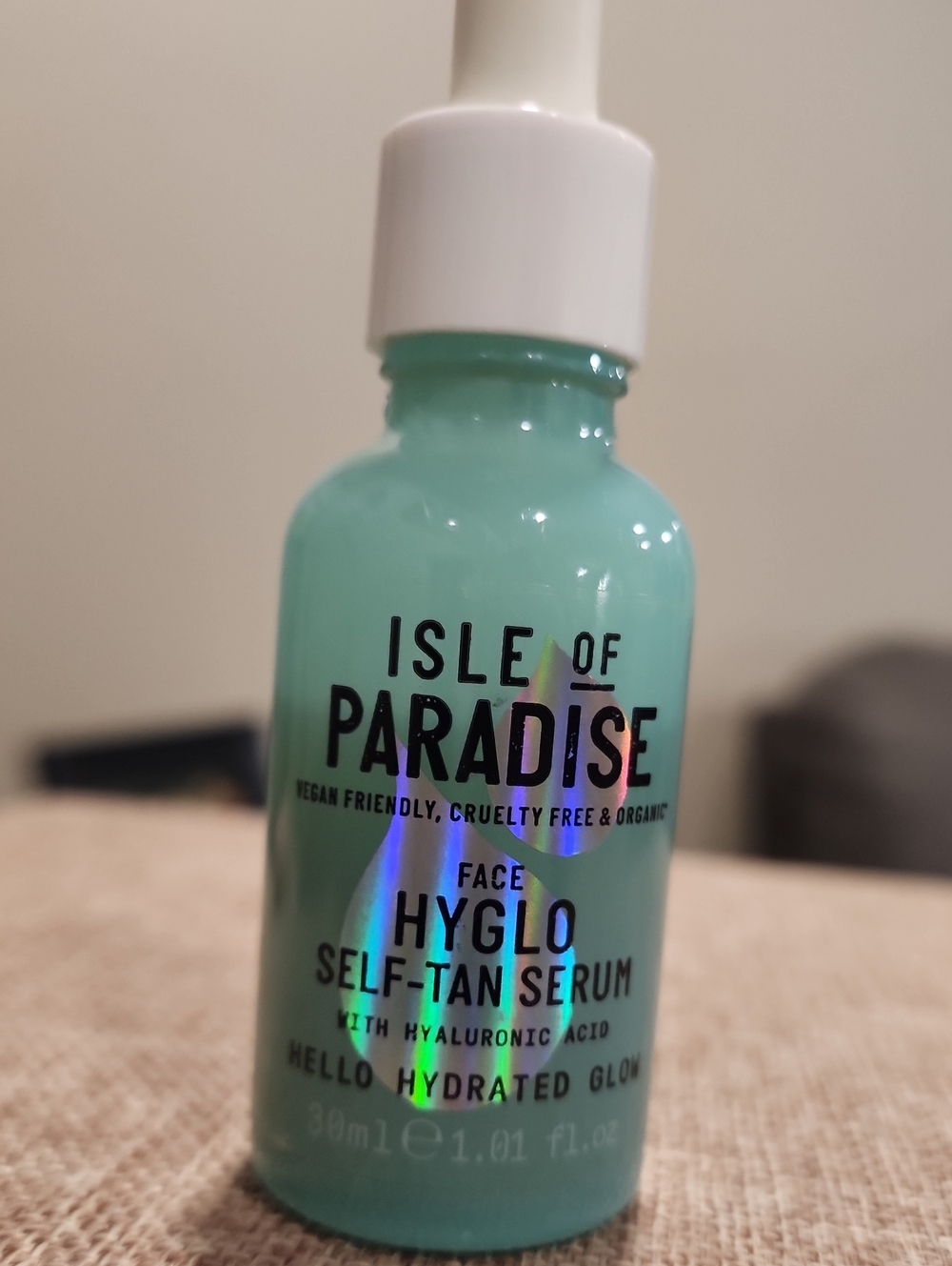 Isle of Paradise HyGlo Self-Tan Face Serum